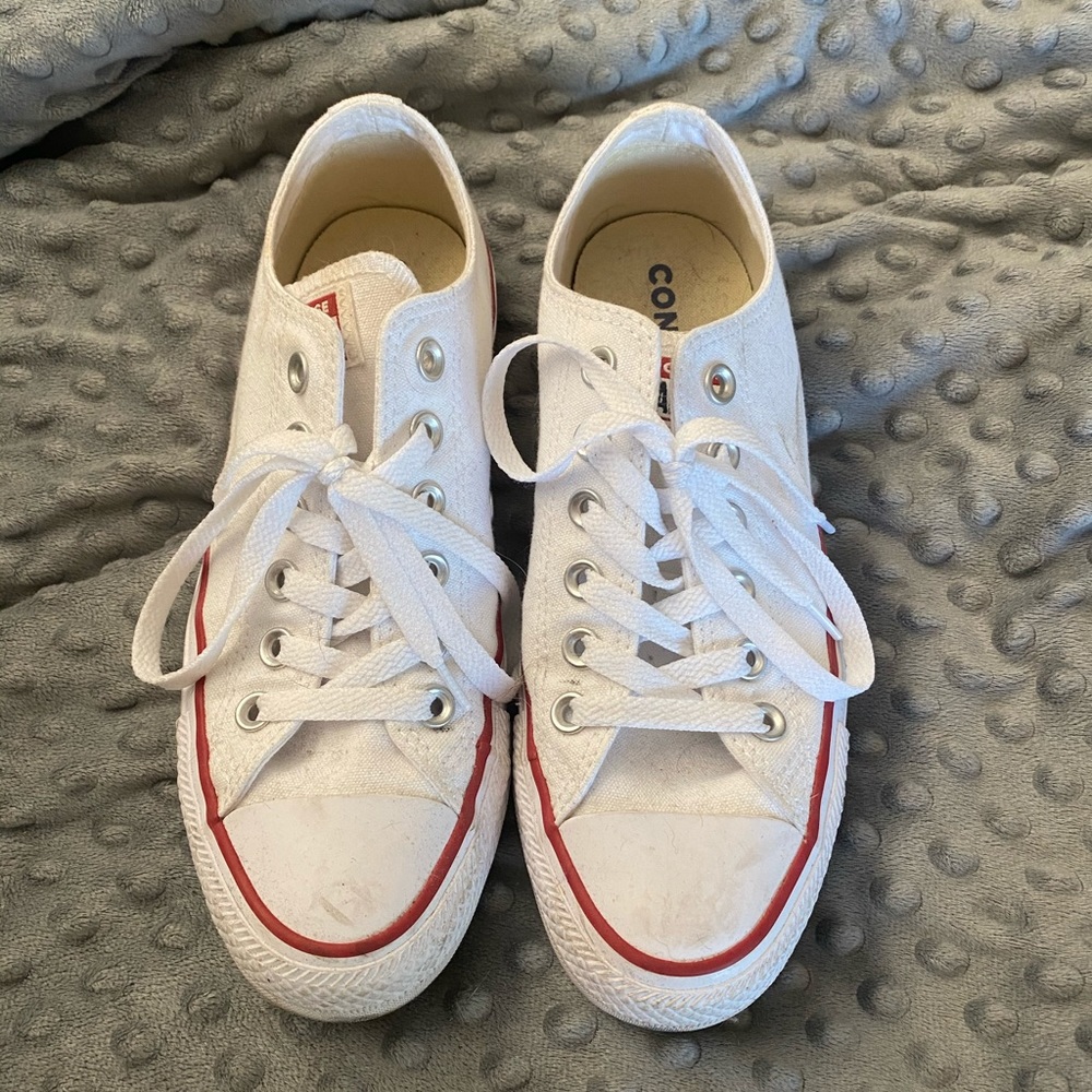 White converse chuck Taylor all star sneaker